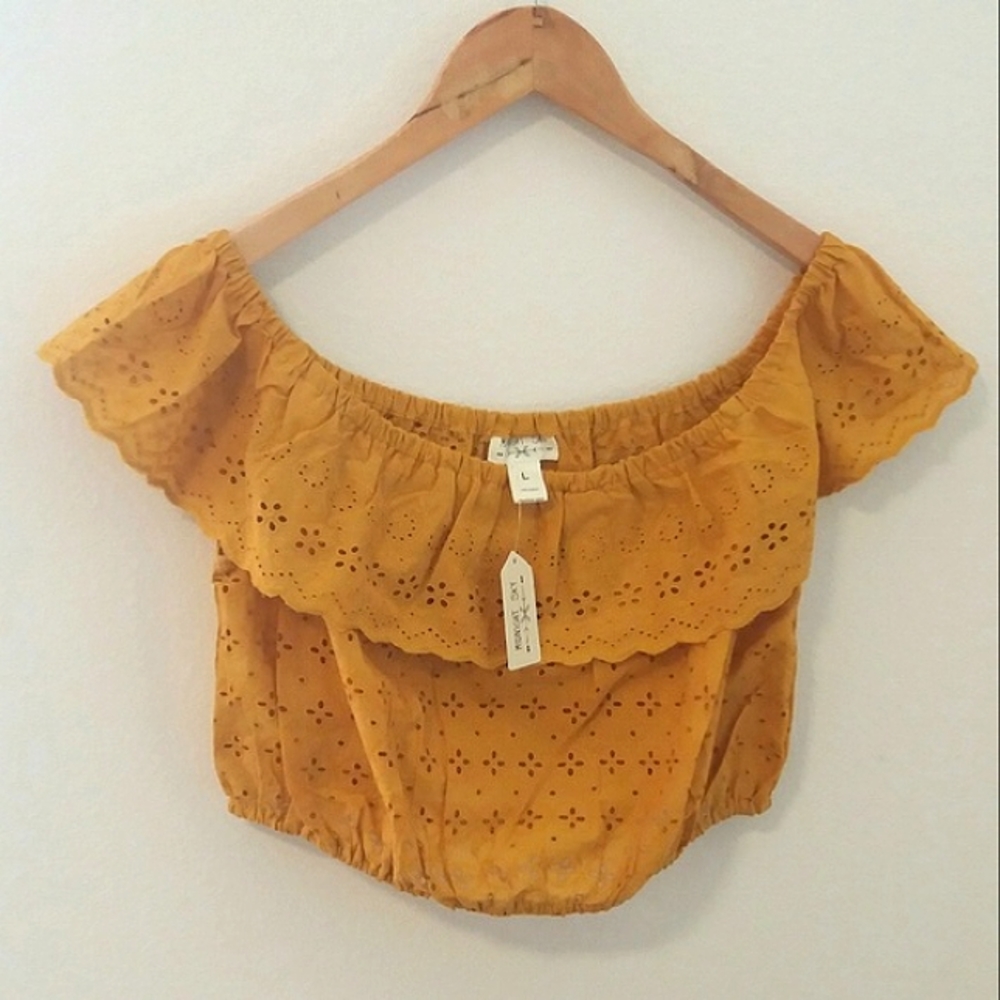 Eyelet Crop Top - Picture 3 of 5